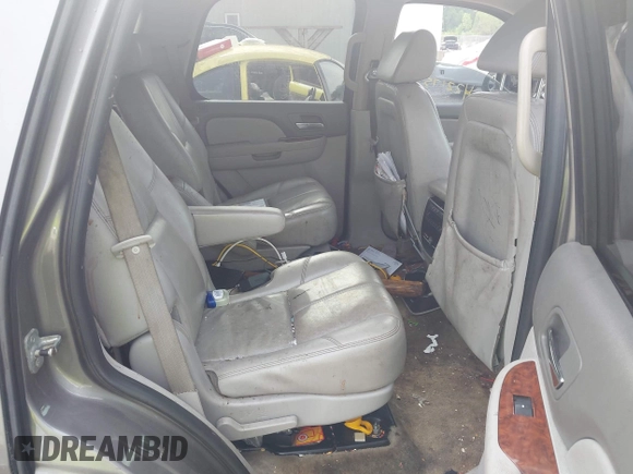 2007 Chevrolet Tahoe LTZ z VIN 1GNFK13047J273945, wystawiony jako IAAI lot #42217598 z przebiegiem Nie podano mil oraz . Historia ofert i sprzedaży dostępna na DreamBid. Obrazek 8.