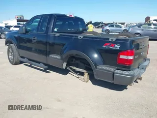 2004 Ford F-150 XLT z VIN 1FTRF04524KD18160, wystawiony jako IAAI lot #41774990 z przebiegiem 215 994 mil mil oraz . Historia ofert i sprzedaży dostępna na DreamBid. Obrazek 3.