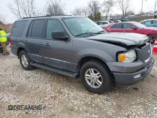 2004 Ford Expedition Special Service with VIN 1FMPU16L44LA06653, listed as a IAAI auction lot 41827182 with 125,996 mi miles. Bid and sale history available at carsss.com. Image 1.