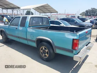 1995 Dodge Dakota z VIN 1B7GL23Y9SW925105, wystawiony jako IAAI lot #42460138 z przebiegiem 125 389 mil mil oraz . Historia ofert i sprzedaży dostępna na DreamBid. Obrazek 3.