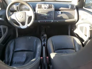 2008 Smart fortwo Pure z VIN WMEEJ31X78K128849, wystawiony jako Copart lot #44351215 z przebiegiem 144 175 mil mil oraz Tytuł czysty. Historia ofert i sprzedaży dostępna na DreamBid. Obrazek 8.