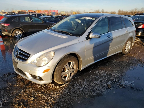 2009 Mercedes-Benz R-Class 3.5L with VIN 4JGCB65E59A091591, listed as a Copart auction lot 84328564 with 136,835 mi miles and Clean Title. Bid and sale history available at carsss.com. Image 1.
