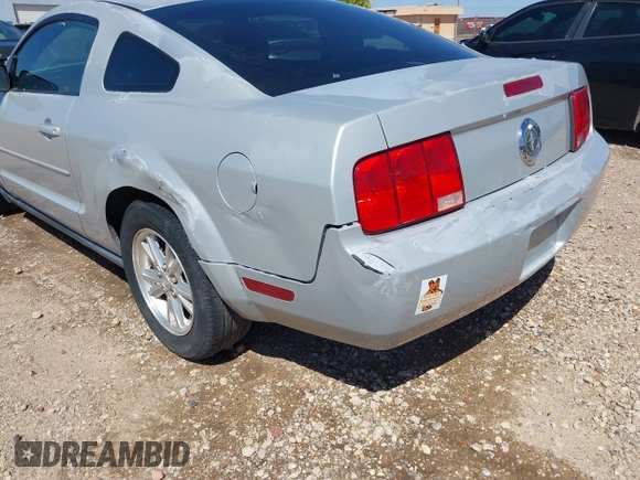 2007 Ford Mustang Deluxe with VIN 1ZVFT80NX75361371, listed as a IAAI auction lot 41981862 with 137,170 mi miles. Bid and sale history available at carsss.com. Image 6.