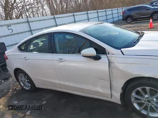 2020 Ford Fusion SE с VIN 3FA6P0HD1LR122177, выставлен на аукционе IAAI как лот 41749652 с пробегом 54 365 миль миль и . История ставок и продаж доступна на DreamBid. Изображение 13.