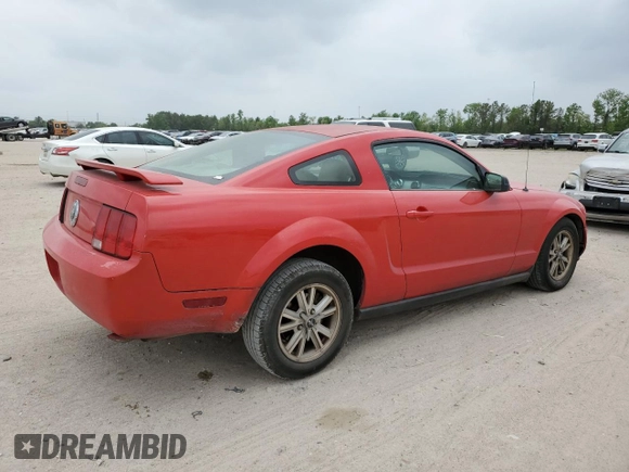 2005 Ford Mustang Deluxe z VIN 1ZVHT80N855181893, wystawiony jako Copart lot #51479185 z przebiegiem 98 450 mil mil oraz Szkoda całkowita • Salvage title. Historia ofert i sprzedaży dostępna na DreamBid. Obrazek 3.