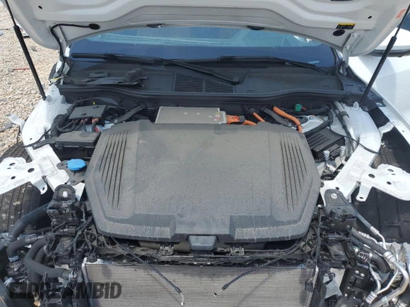 2024 Audi Q8 e-tron z VIN WA16AAGE9RB020144, wystawiony jako Copart lot #57145455 z przebiegiem 23 799 mil mil oraz Szkoda całkowita • Salvage title. Historia ofert i sprzedaży dostępna na DreamBid. Obrazek 12.