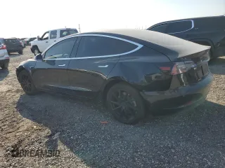 2019 Tesla Model 3 Mid Range z VIN 5YJ3E1EAXKF398909, wystawiony jako Copart lot #52504645 z przebiegiem 101 667 mil mil oraz Szkoda całkowita • Salvage title. Historia ofert i sprzedaży dostępna na DreamBid. Obrazek 2.