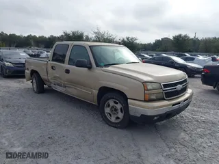 2006 Chevrolet Silverado 1500 LT1 with VIN 2GCEC13T161155954, listed as a IAAI auction lot 41643598 with 222,321 mi miles. Bid and sale history available at carsss.com. Image 1.