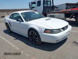 2002 Ford Mustang Standard z VIN 1FAFP40422F145109, wystawiony jako IAAI lot #42410131 z przebiegiem 200 734 mil mil oraz . Historia ofert i sprzedaży dostępna na DreamBid. Obrazek 1.