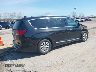 2018 Chrysler Pacifica Touring L z VIN 2C4RC1BG6JR253880, wystawiony jako IAAI lot #42115375 z przebiegiem 98 551 mil mil oraz . Historia ofert i sprzedaży dostępna na DreamBid. Obrazek 4.