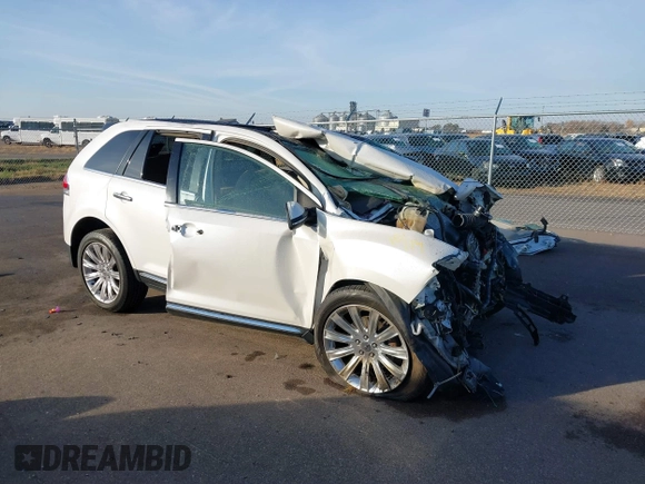 2014 Lincoln MKX with VIN 2LMDJ8JK4EBL10770, listed as a IAAI auction lot 40694091 with 106,354 mi miles. Bid and sale history available at carsss.com. Image 1.