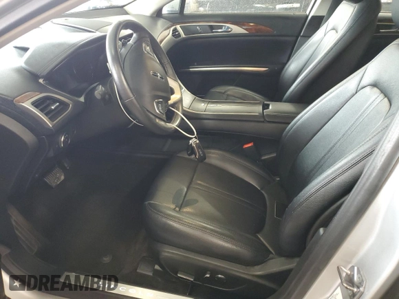 2015 Lincoln MKZ z VIN 3LN6L2GK4FR613117, wystawiony jako Copart lot #54141735 z przebiegiem 129 072 mil mil oraz Szkoda całkowita • Salvage title. Historia ofert i sprzedaży dostępna na DreamBid. Obrazek 7.