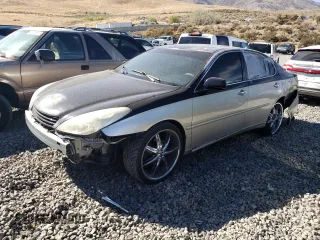 2002 Lexus ES 300 with VIN JTHBF30G620031180, listed as a Copart auction lot 81946404 with 198,345 mi miles and Salvage Title. Bid and sale history available at DreamBid. Image 1.