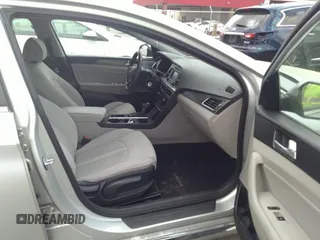 2015 Hyundai Sonata Limited with VIN 5NPE34AF8FH084569, listed as a IAAI auction lot 41914841 with 94,685 mi miles and . Bid and sale history available at carsss.com. Image 5.