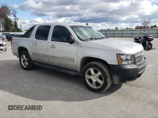 2010 Chevrolet Avalanche LT with VIN 3GNNCFE07AG243365, listed as a Copart auction lot 82130204 with 304,692 mi miles and Salvage Title. Bid and sale history available at carsss.com. Image 4.