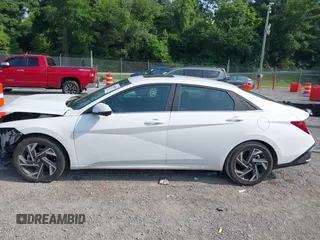 2024 Hyundai Elantra Limited с VIN KMHLP4DG9RU800577, выставлен на аукционе IAAI как лот 42484059 с пробегом 24 731 миль миль и . История ставок и продаж доступна на DreamBid. Изображение 13.