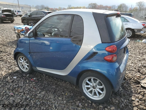 2008 Smart fortwo Pure with VIN WMEEJ31X08K095175, listed as a Copart auction lot 52931165 with 102,299 mi miles and Salvage Title. Bid and sale history available at carsss.com. Image 2.
