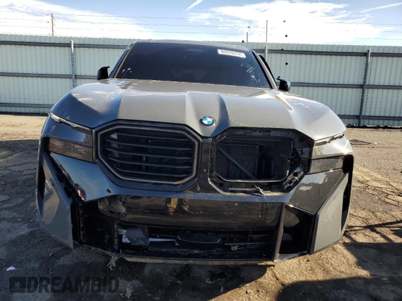 2024 BMW XM z VIN 5YM23CS00R9V38387, wystawiony jako Copart lot #86828434 z przebiegiem Nie podano mil oraz Szkody całkowita. Historia ofert i sprzedaży dostępna na DreamBid. Obrazek 5.