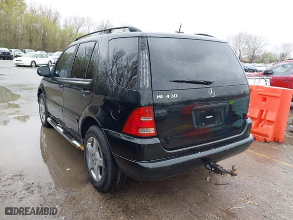 2001 Mercedes-Benz M-Class with VIN 4JGAB72E41A275216, listed as a IAAI auction lot 41953087 with 243,589 mi miles. Bid and sale history available at carsss.com. Image 3.