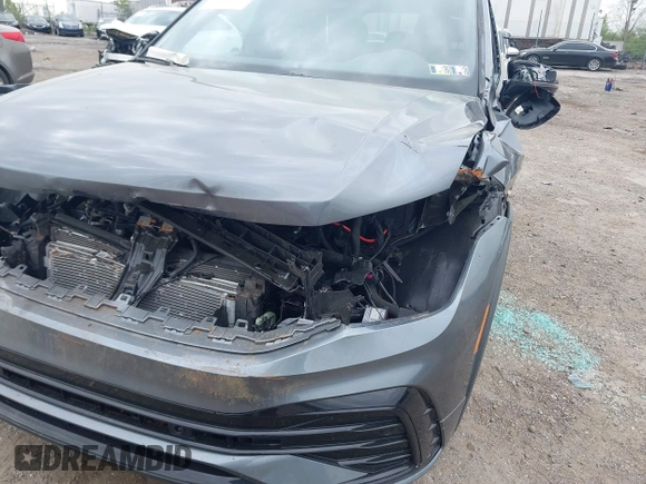 2024 Volkswagen Tiguan SE R-Line Black с VIN 3VV8B7AX7RM081396, выставлен на аукционе IAAI как лот 42079851 с пробегом 18 469 миль миль и . История ставок и продаж доступна на DreamBid. Изображение 6.