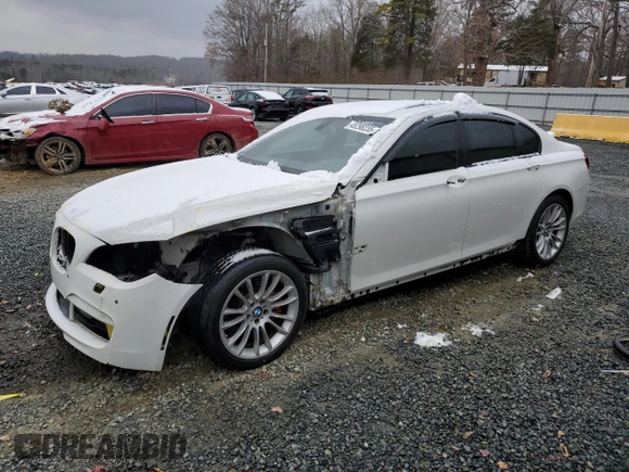 2013 BMW 7 Series 750i xDrive z VIN WBAYB6C56DD223727, wystawiony jako Copart lot #45298235 z przebiegiem 113 635 mil mil oraz Szkoda całkowita • Salvage title. Historia ofert i sprzedaży dostępna na DreamBid. Obrazek 1.