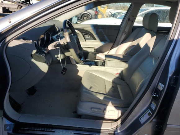 2011 Acura RL Technology with VIN JH4KB2F61BC000440, listed as a Copart auction lot 88256885 with 123,276 mi miles and Salvage Title. Bid and sale history available at DreamBid. Image 7.