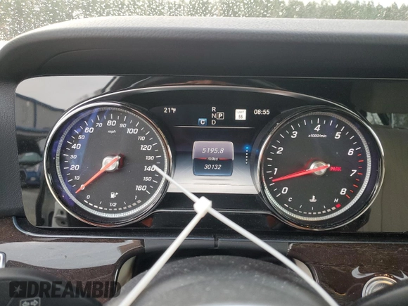2019 Mercedes-Benz E 450 with VIN WDDZH6JB7KA683563, listed as a Copart auction lot 41882745 with 30,132 mi miles and Salvage Title. Bid and sale history available at DreamBid. Image 9.