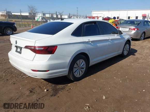 2020 Volkswagen Jetta S z VIN 3VWCB7BUXLM042951, wystawiony jako IAAI lot #42012007 z przebiegiem 61 806 mil mil oraz . Historia ofert i sprzedaży dostępna na DreamBid. Obrazek 4.