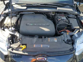 2014 Ford Focus Electric z VIN 1FADP3R46EL311822, wystawiony jako Copart lot #87134034 z przebiegiem 67 235 mil mil oraz Czysty tytuł • Clean title. Historia ofert i sprzedaży dostępna na DreamBid. Obrazek 11.