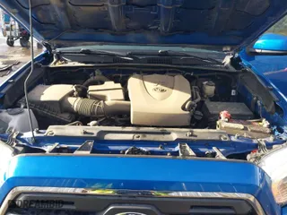 2017 Toyota Tacoma SR5 with VIN 3TMDZ5BN4HM017924, listed as a IAAI auction lot 41218786 with 87,038 mi miles. Bid and sale history available at carsss.com. Image 10.