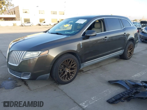 2011 Lincoln MKT with VIN 2LMHJ5AR8BBJ54371, listed as a IAAI auction lot 41147331 with 111,347 mi miles and . Bid and sale history available at DreamBid. Image 17.