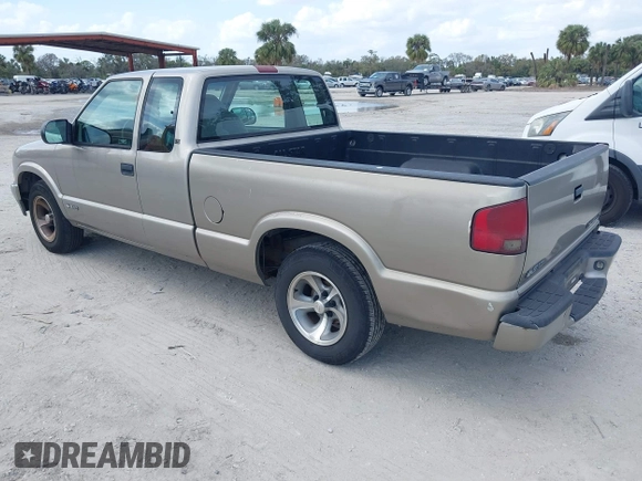 2000 Chevrolet S-10 LS with VIN 1GCCS1942YK156897, listed as a IAAI auction lot 41709047 with 131,331 mi miles. Bid and sale history available at carsss.com. Image 3.