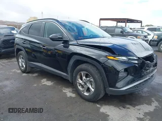 2023 Hyundai Tucson SEL z VIN 5NMJBCAE5PH223140, wystawiony jako IAAI lot #42233597 z przebiegiem 26 610 mil mil oraz . Historia ofert i sprzedaży dostępna na DreamBid. Obrazek 1.
