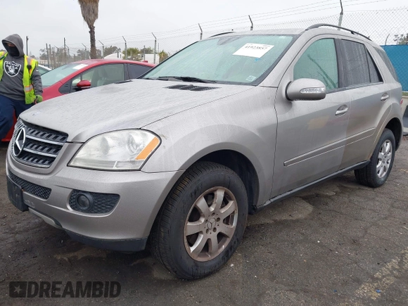 2007 Mercedes-Benz M 350 with VIN 4JGBB86EX7A224705, listed as a IAAI auction lot 41923857 with 149,751 mi miles and . Bid and sale history available at DreamBid. Image 2.