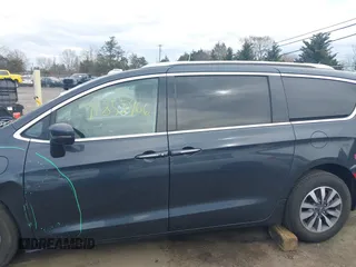 2021 Chrysler Pacifica Hybrid Touring L z VIN 2C4RC1L7XMR593987, wystawiony jako IAAI lot #41855966 z przebiegiem 72 685 mil mil oraz . Historia ofert i sprzedaży dostępna na DreamBid. Obrazek 14.
