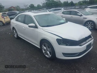 2014 Volkswagen Passat SE z VIN 1VWBT7A33EC032459, wystawiony jako IAAI lot #42259640 z przebiegiem 168 706 mil mil oraz . Historia ofert i sprzedaży dostępna na DreamBid. Obrazek 1.