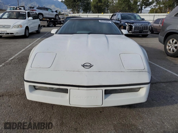 1990 Chevrolet Corvette z VIN 1G1YY2382L5120018, wystawiony jako Copart lot #46445825 z przebiegiem Nie podano mil oraz Czysty tytuł • Clean title. Historia ofert i sprzedaży dostępna na DreamBid. Obrazek 5.