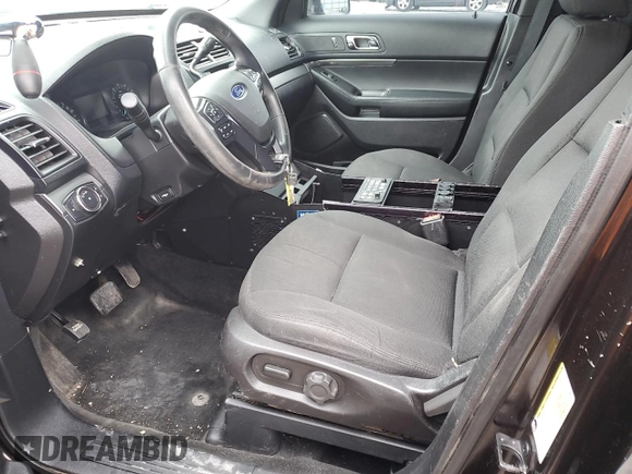 2017 Ford Police Interceptor Utility z VIN 1FM5K8AR0HGC25366, wystawiony jako Copart lot #53962255 z przebiegiem 130 821 mil mil oraz Szkoda całkowita • Salvage title. Historia ofert i sprzedaży dostępna na DreamBid. Obrazek 7.