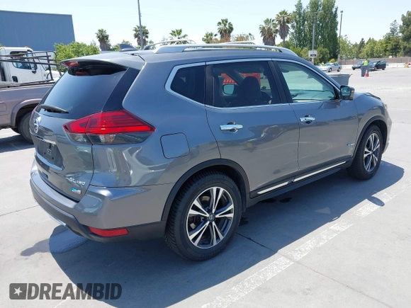 2017 Nissan Rogue SL Hybrid z VIN 5N1ET2MV9HC768242, wystawiony jako IAAI lot #42443514 z przebiegiem 84 879 mil mil oraz . Historia ofert i sprzedaży dostępna na DreamBid. Obrazek 4.