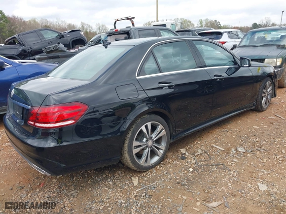 2016 Mercedes-Benz E-Class E 350 Sport with VIN WDDHF5KB2GB281218, listed as a IAAI auction lot 41868737 with 118,554 mi miles. Bid and sale history available at carsss.com. Image 4.