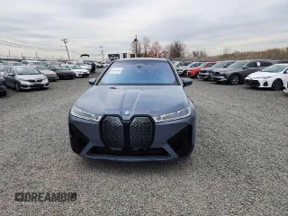 2024 BMW iX M60 z VIN WB533CF08RCR13397, wystawiony jako Copart lot #79058994 z przebiegiem 216 mil mil oraz Szkody całkowita. Historia ofert i sprzedaży dostępna na DreamBid. Obrazek 5.