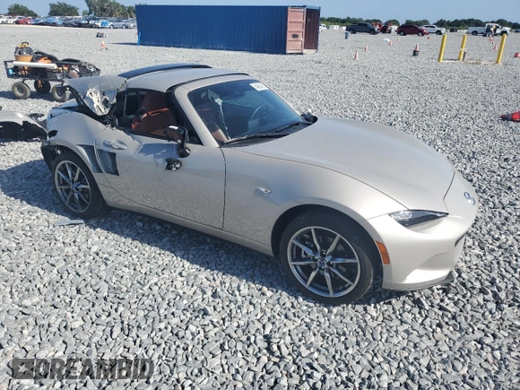2023 Mazda MX-5 Miata Grand Touring z VIN JM1NDAM70P0551336, wystawiony jako Copart lot #54984385 z przebiegiem 10 948 mil mil oraz Szkoda całkowita • Salvage title. Historia ofert i sprzedaży dostępna na DreamBid. Obrazek 4.