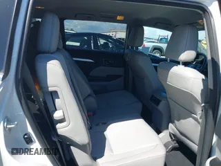 2018 Toyota Highlander LE z VIN 5TDZZRFH2JS278492, wystawiony jako IAAI lot #39094360 z przebiegiem 44 531 mil mil oraz . Historia ofert i sprzedaży dostępna na DreamBid. Obrazek 8.