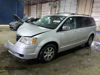 2010 Chrysler Town & Country Touring Plus z VIN 2A4RR8DX8AR414616, wystawiony jako Copart lot #52289845 z przebiegiem 211 759 mil mil oraz Czysty tytuł • Clean title. Historia ofert i sprzedaży dostępna na DreamBid. Obrazek 1.