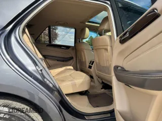 2012 Mercedes-Benz M 350 z VIN 4JGDA2EB0CA030386, wystawiony jako Copart lot #56890935 z przebiegiem 162 086 mil mil oraz Tytuł czysty. Historia ofert i sprzedaży dostępna na DreamBid. Obrazek 6.