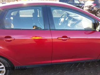 2017 Ford Focus SE z VIN 1FADP3F29HL256838, wystawiony jako IAAI lot #41875356 z przebiegiem 178 673 mil mil oraz . Historia ofert i sprzedaży dostępna na DreamBid. Obrazek 13.