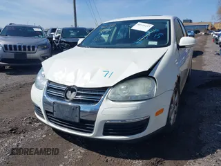 2008 Volkswagen Jetta SE with VIN 3VWRZ71KX8M077504, listed as a IAAI auction lot 40757804 with 186,566 mi miles and . Bid and sale history available at DreamBid. Image 6.