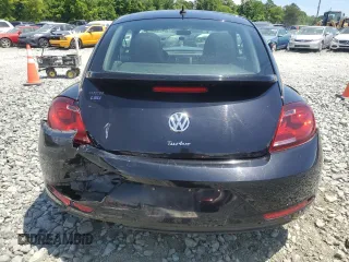 2018 Volkswagen Beetle S z VIN 3VWFD7AT6JM717370, wystawiony jako Copart lot #55814455 z przebiegiem 87 902 mil mil oraz Szkoda całkowita • Salvage title. Historia ofert i sprzedaży dostępna na DreamBid. Obrazek 6.