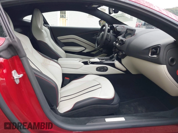 2023 Aston Martin Vantage z VIN SCFSMGAW8PGN08275, wystawiony jako IAAI lot #40460970 z przebiegiem 2 602 mil mil oraz . Historia ofert i sprzedaży dostępna na DreamBid. Obrazek 5.
