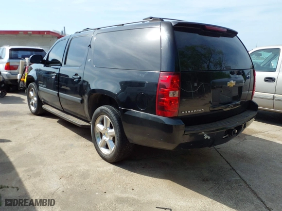 2007 Chevrolet Suburban LTZ with VIN 3GNFC160X7G112218, listed as a IAAI auction lot 42025105 with 316,645 mi miles. Bid and sale history available at carsss.com. Image 3.